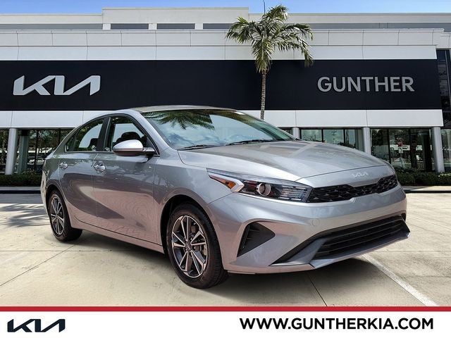 2023 Kia Forte LXS AT's photo