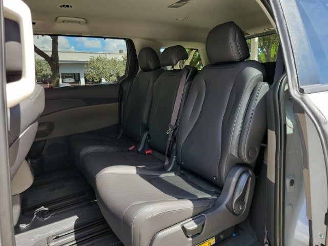 2027 Kia Carnival Hybrid EX